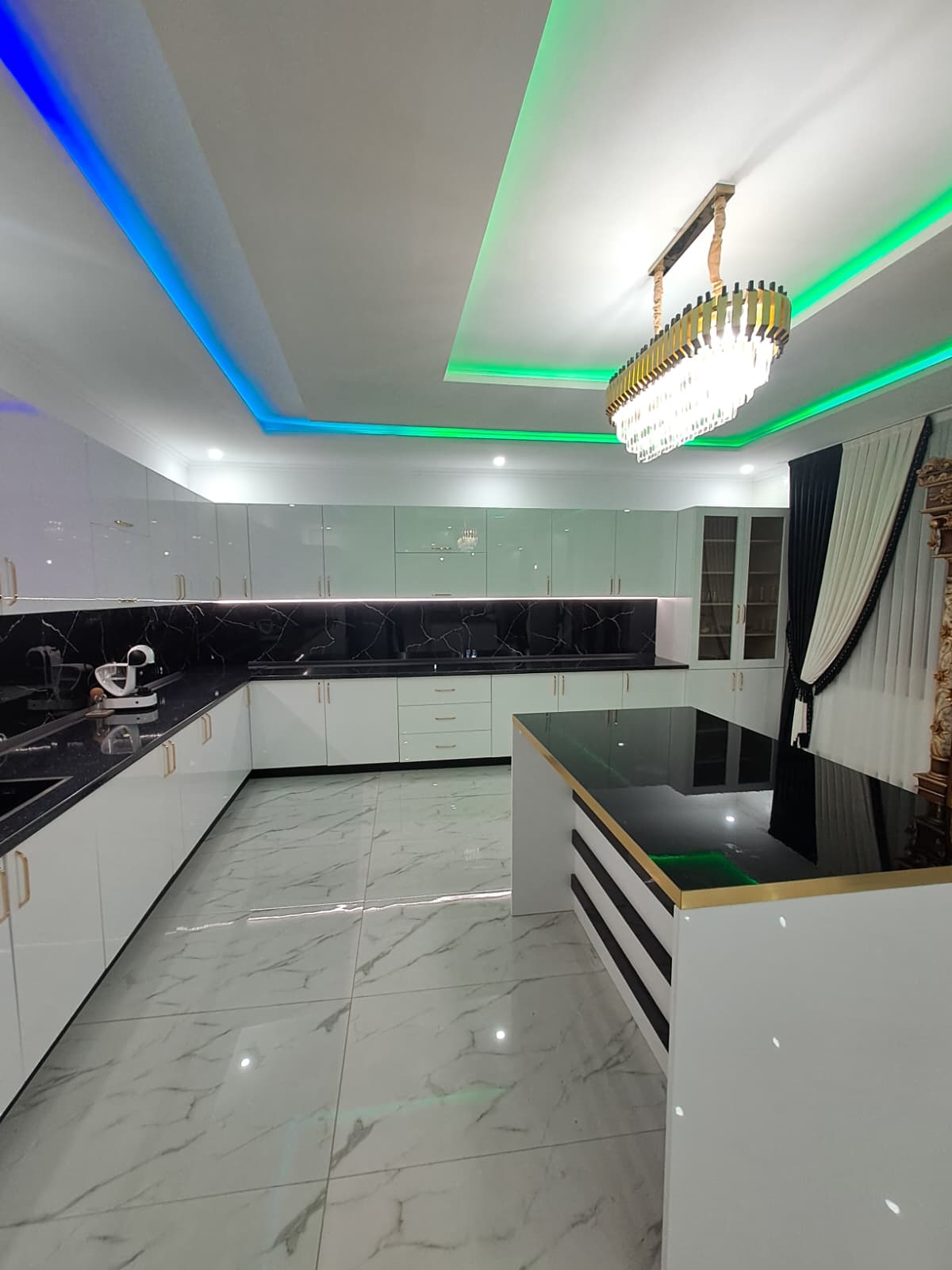 Bucătărie în L, Insulă